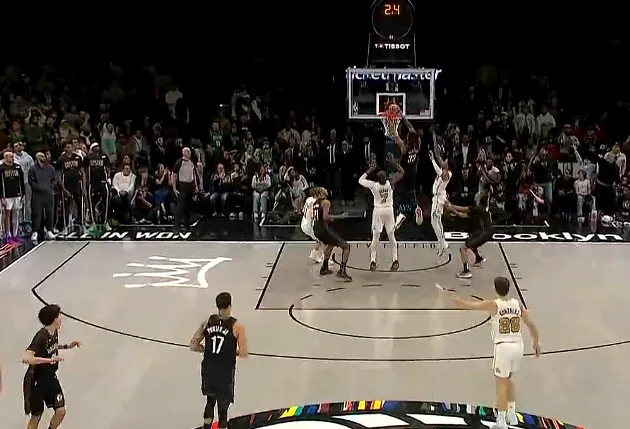 开云-克拉克斯顿关键时刻两次补扣,篮网落后凯尔特人9分追进加时